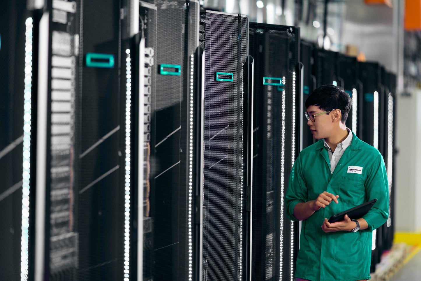 HPE ProLiant DL20 Gen11 NS204i-u Hot Plug Boot Optimized Storage Device Enablement Kit